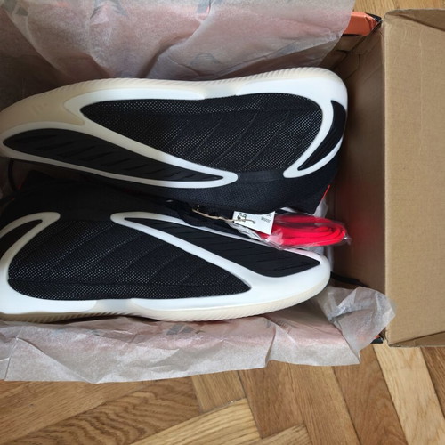 Adidas AE2 basketball shoes new, size 44.5, black