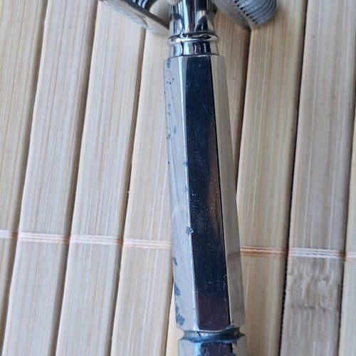 Le Coq Cage Comb razor used