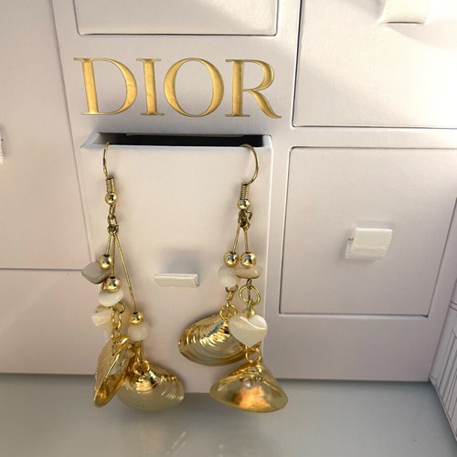 Dangling earrings shell design new, gold color