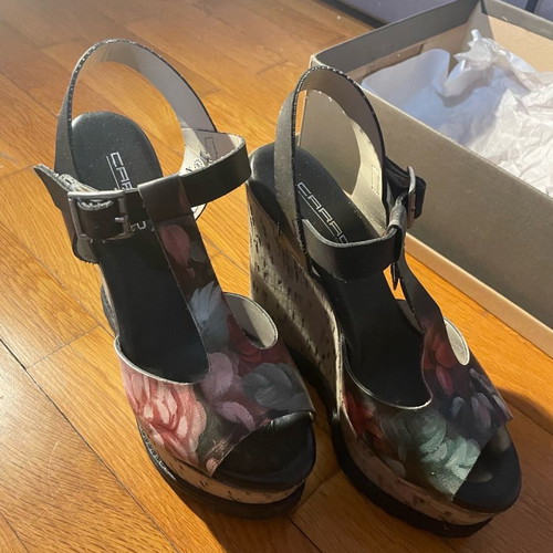 Carad leather platform shoes used size 37 black with flower design