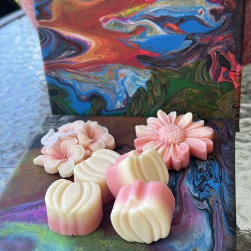 Handmade candle and wax melts with 2 flowers and 4 pumpkins