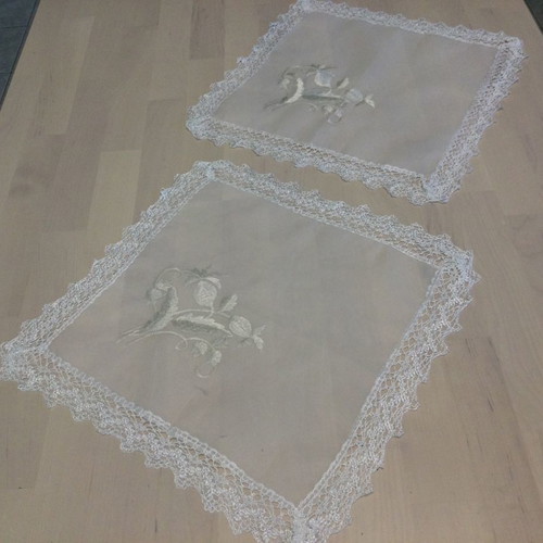 Set of 4 white transparent table linens with machine embroidery and lace new