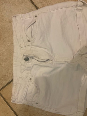 Λευκό σορτσάκι Bershka μέγεθος 34