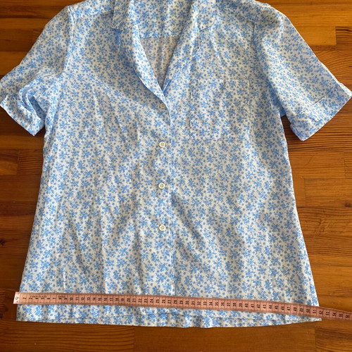 Shirt medium vintage with flowers like linen, like new