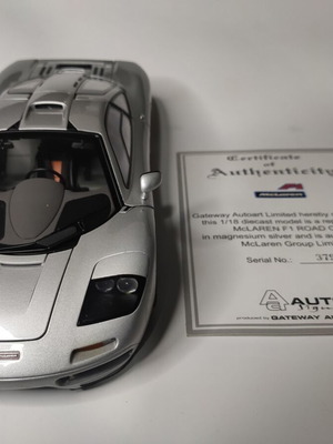 Μεταλλικό μοντέλο Autoart Signature 1:18 Maclaren F1 Road Car καινούργιο