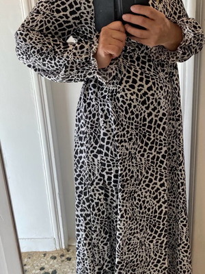 Black and white dress medium/large new, loose maxi snake print