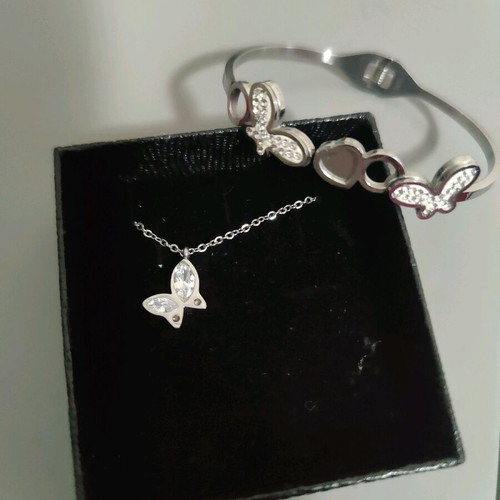 Amor Amor necklace and bracelet set stainless steel new, silver