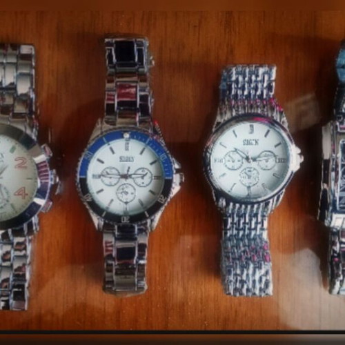 Unisex watches new, pack of 6 with bracelet
