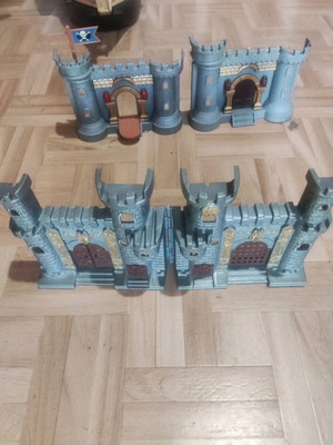 Mini knight castles used with 4 figures