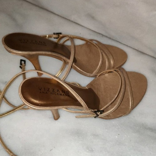 Beige sandals with gold detail on heel used, size 38