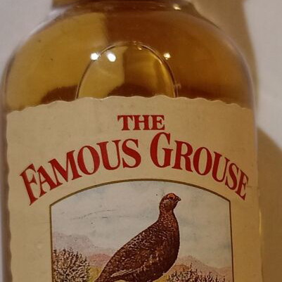 Μπουκάλι Ουίσκι The Famous Grouse μίνι μεταχειρισμένο, γεμάτο και σφραγισμένο