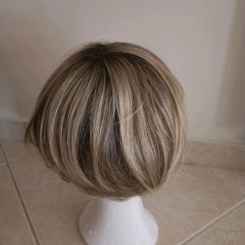 Women's wig with shampoo and conditioner