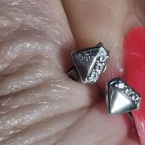 Pandora diamond earrings decorated with zircon stones