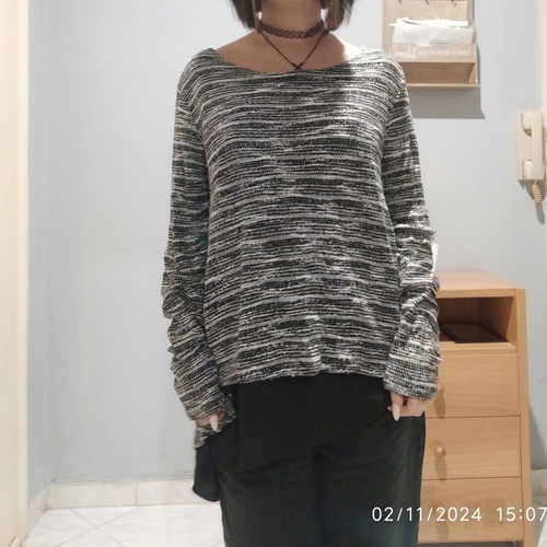Woolen blouse with black back transparency like new