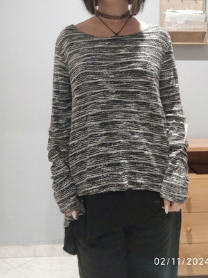 Woolen blouse with black back transparency like new