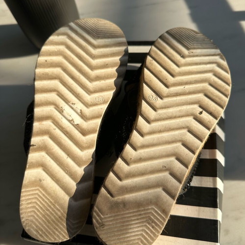 Feng Shoe flatforms size 38 like new, black
