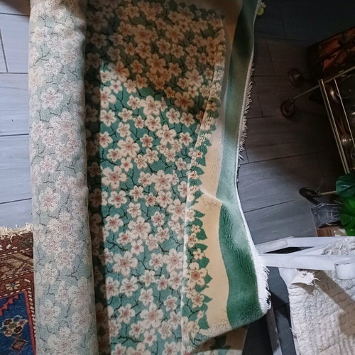 Rug 2.00x3.00 like new with mint-colored almond blossoms