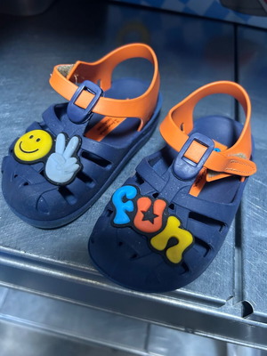 Children's slippers like new