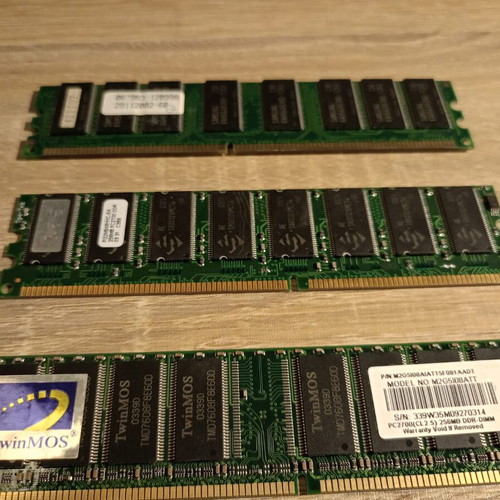 DDR 256 MB RAM set used, 3 x 256 MB modules