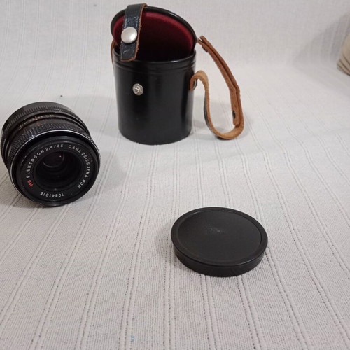 Camera lens used with case in very good condition