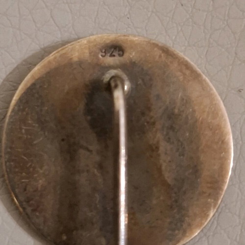 Silver pin used collectible