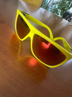Von Zipper unisex sunglasses with UV lenses, like new, large size