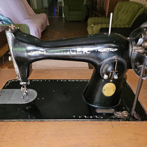 Blaupunkt Tirol TV with JMPERIAL radio turntable and Sänger sewing machine
