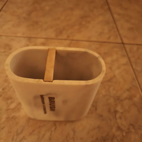 Toothbrush holder with marble effect resin