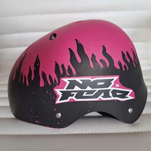 No Fear children's bicycle helmet 55-57 cm like new, pink-fuchsia