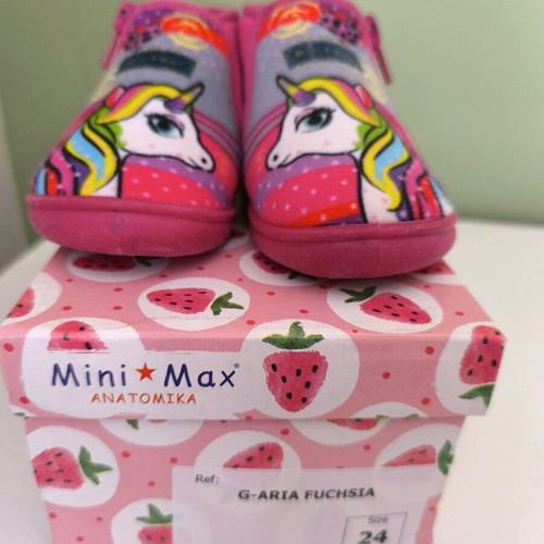 Mini Max anatomical unicorn slippers No. 24 like new, pink
