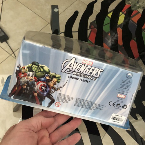 Avengers Classic Figurine Set new Disney Store exclusive Marvel