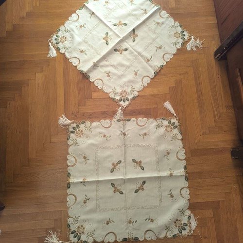 Tablecloth set like new with embroidered lace