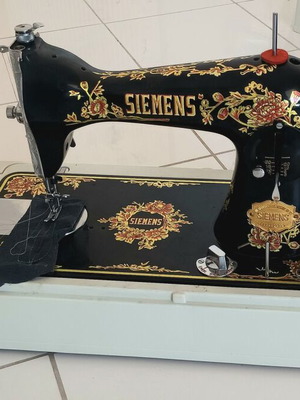 Ραπτομηχανή Siemens χειροκίνητη σε βαλιτσάκι σε άριστη κατάσταση