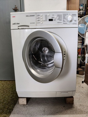 AEG washing machine 4 kg used, functional with noise