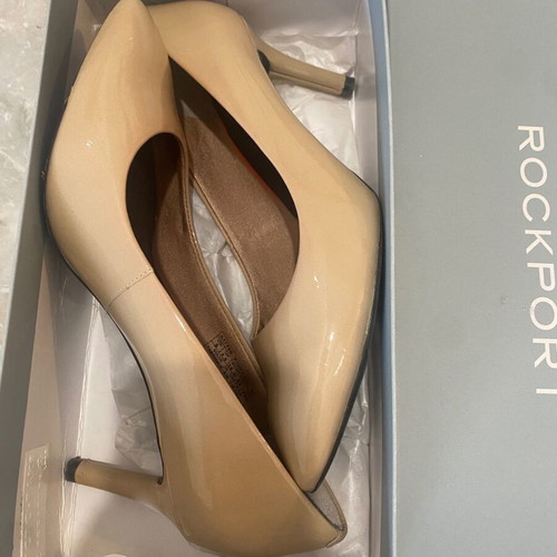Rockport beige patent leather pumps like new, size 36.5