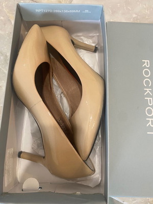 Rockport beige patent leather pumps like new, size 36.5
