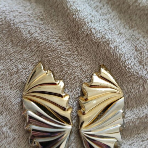Vintage earrings like new with geometric design and ribbed details