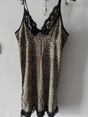 Nightdress XL with black and brown leopard print and lace