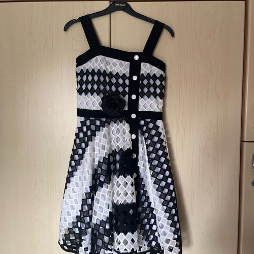 Dress black and white like new, size XS/S with removable flower