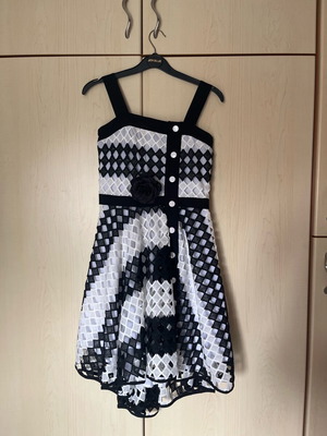Dress black and white like new, size XS/S with removable flower