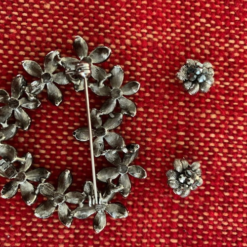 Vintage heart-shaped brooch with earrings silver, like new