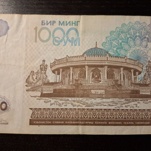1000 Som Uzbekistan banknote 2001 used