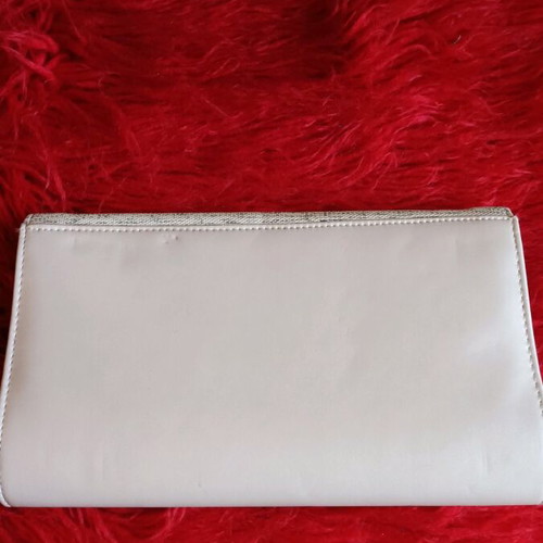 Veta Accessories bag like new, nude shades with chain