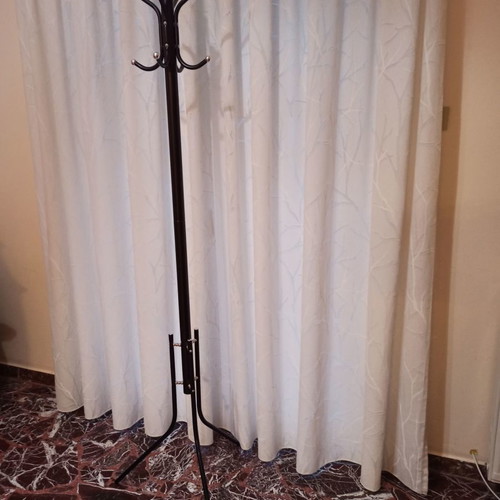 Black floor coat rack used, 1.77 m height, metal frame