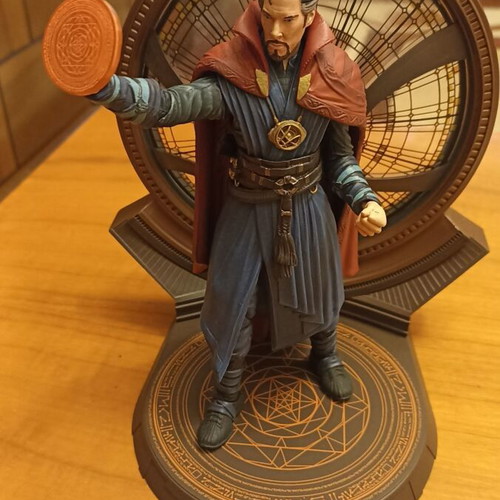 Doctor Strange Multiverse of Madness Marvel figure Diamond Select like new