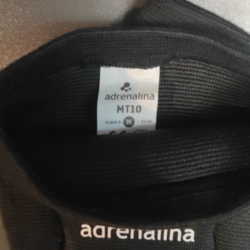 Adrenalina Knee Pads like new, size Medium, for sports