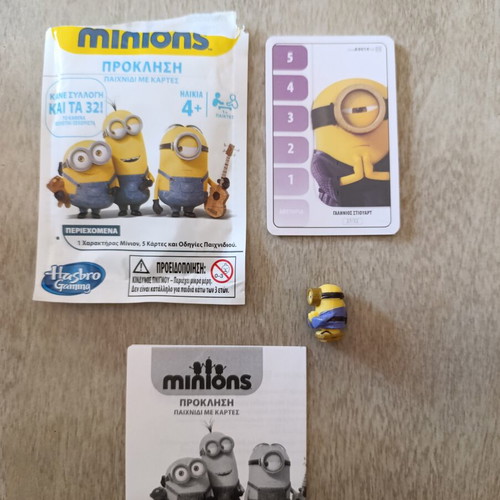Minions figure new with cards