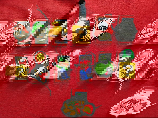13 φιγούρες kinder joy super mario