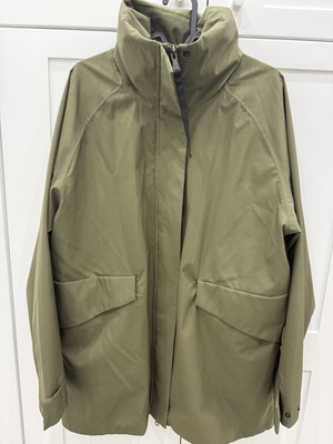 Elvine women's jacket small like new with hidden hood