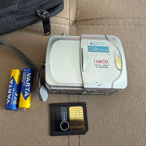 Olympus Camedia C-40 Zoom Y2K CCD Digicam like new